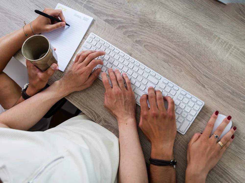 Vele handen maken licht werk 1